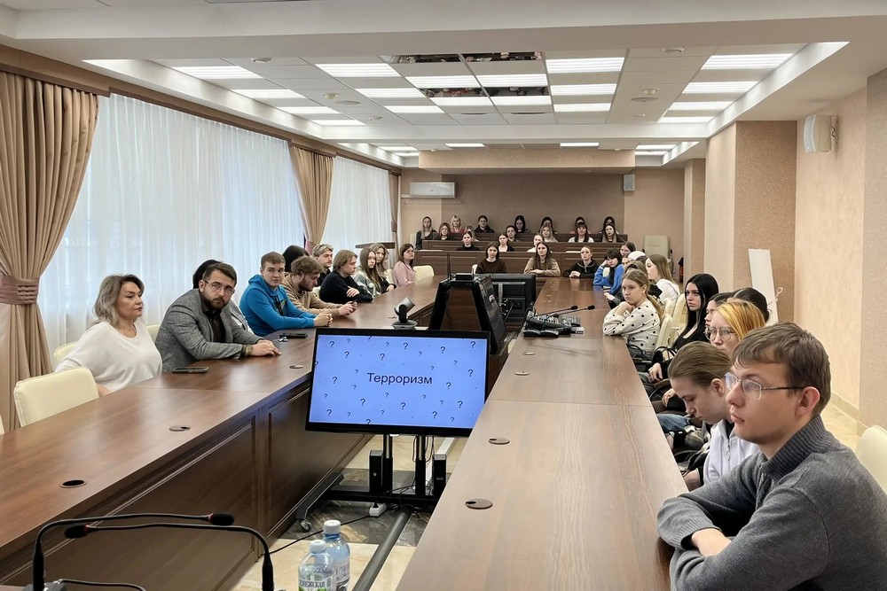 Как не стать жертвой вербовщика: специалисты центра ВПИТИПЭ провели встречи со студентами о манипуляциях в сети