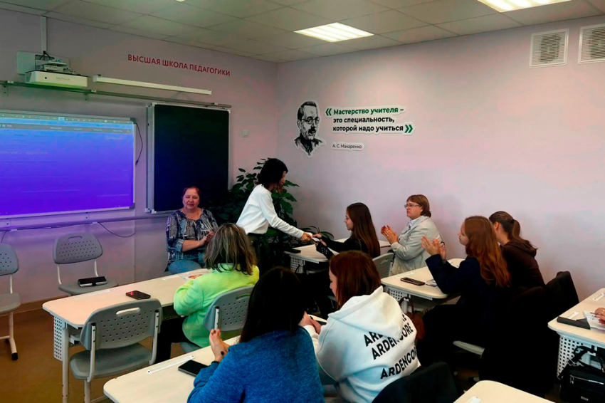 События НИУ «БелГУ» первокурсникам высшей школы педагогики ниу «белгу» вручили студенческие билеты